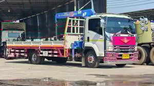 หกล้อเครน ISUZU FRR 210 ปี 60 สภาพสวย พร้อมใช้งานทันที! 🚛💨