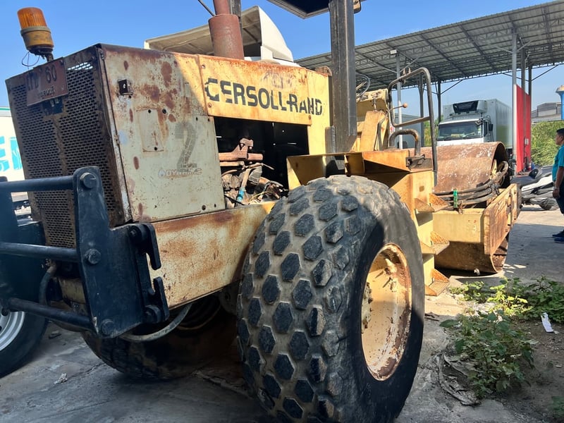 ขายรถ บดสั่นสะเทือน สองเพลาพร้อมเอกสารพร้อมใช้