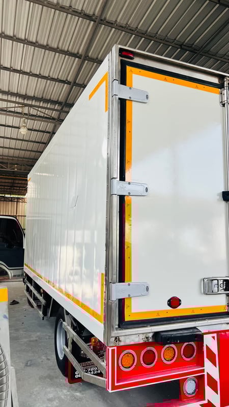 รถบรรทุกหกล้อตู้เย็นฮีโน่ 150 แรงสภาพพร้อมใช้งาน รถบรรทุกหกล้อตู้เย็นฮีโน่ 150 แรงสภาพพร้อมใช้งาน