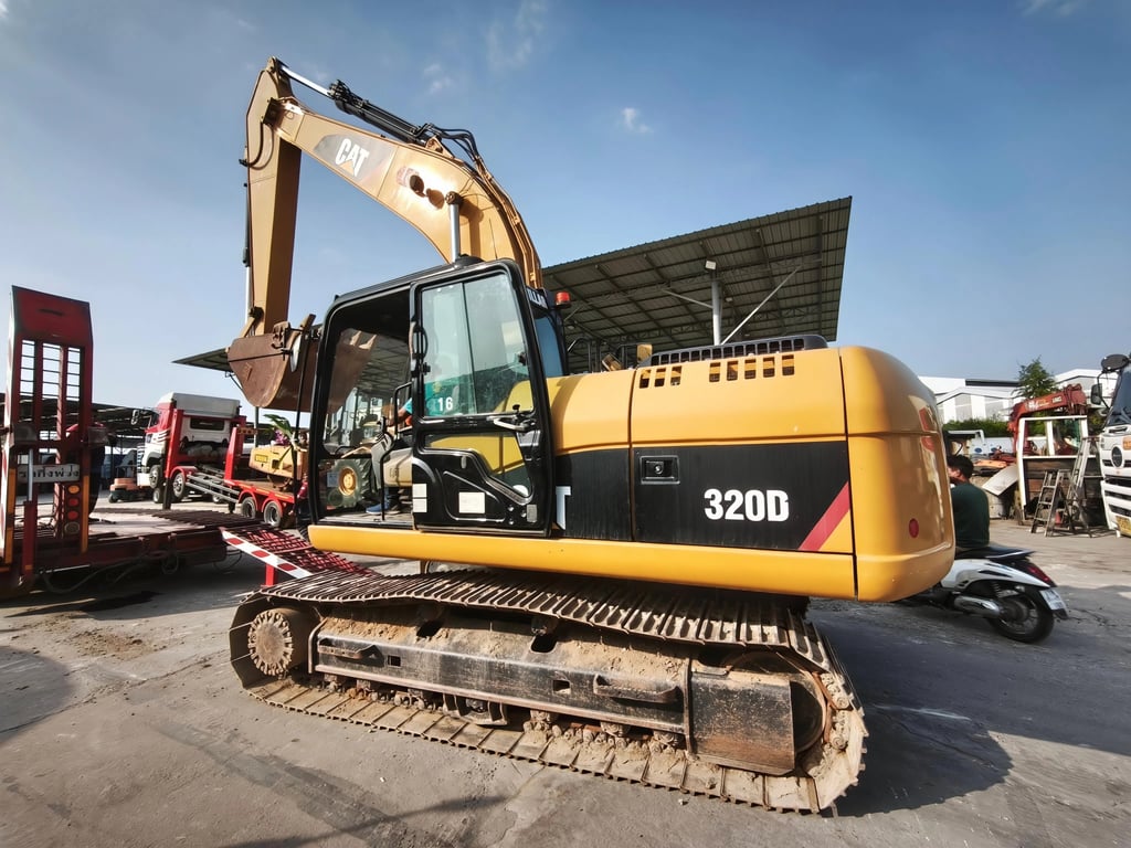 excavators 🚜 รถแบคโฮ CAT 320D-E (มีเล่มทะเบียน!) มีไลน์หัวเจาะ กล้องมองหลัง excavators 🚜 รถแบคโฮ CAT 320D-E (มีเล่มทะเบียน!) มีไลน์หัวเจาะ กล้องมองหลัง