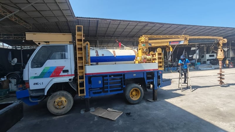  หกล้อเครนสว่าน MITSU CANTER 110 แรง 4WD 