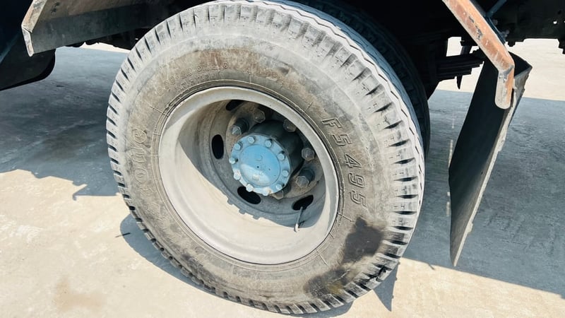 ขายหกล้อติดเครน3ปลอก2ชักทานาโน่ท้องv 5ตัน