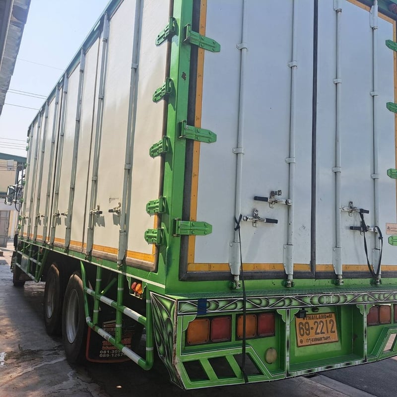 10 ล้อตู้ 10 บานอีซูซุ 240 ปีหกหนึ่งสภาพพร้อมใช้งานรถตู้10บาน 10 ล้อตู้ 10 บานอีซูซุ 240 ปีหกหนึ่งสภาพพร้อมใช้งานรถตู้10บาน