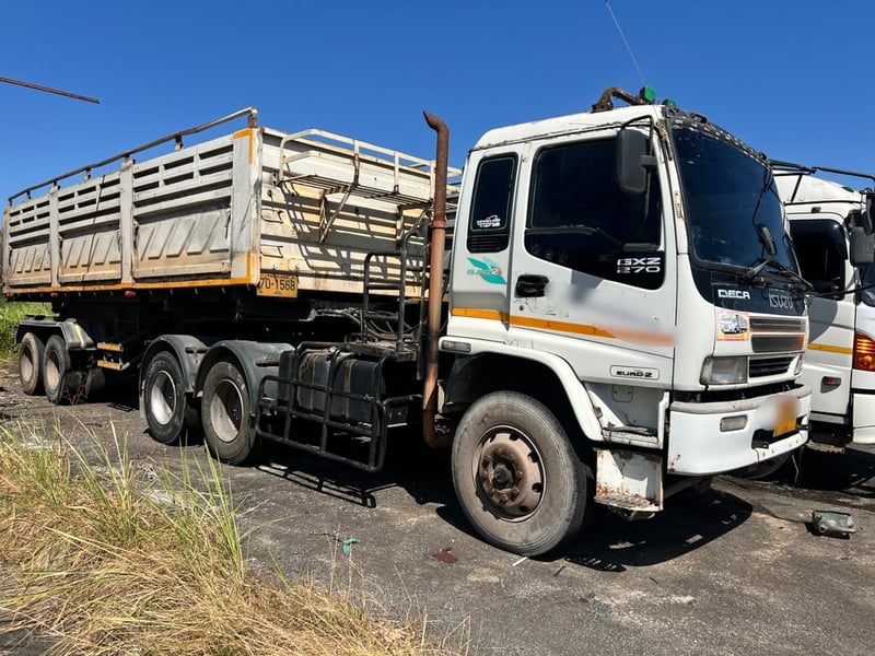 หัวลากอีซูซุ270แรงปี47-48ราคาเบาๆเครื่องดียางดี ตามสภาพ