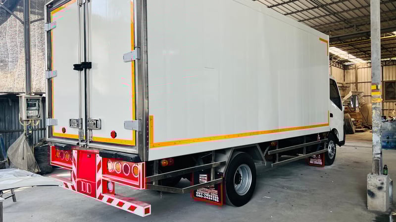 รถบรรทุกหกล้อตู้เย็นฮีโน่ 150 แรงสภาพพร้อมใช้งาน รถบรรทุกหกล้อตู้เย็นฮีโน่ 150 แรงสภาพพร้อมใช้งาน