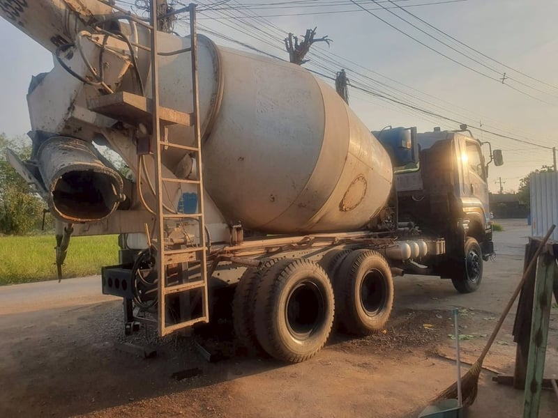 10ล้อ360อีซูซุโม่ปูน7คิวสภาพพร้อมใช้เก็บรายละเอียดนิดหน่อยใช้งานได้เลย