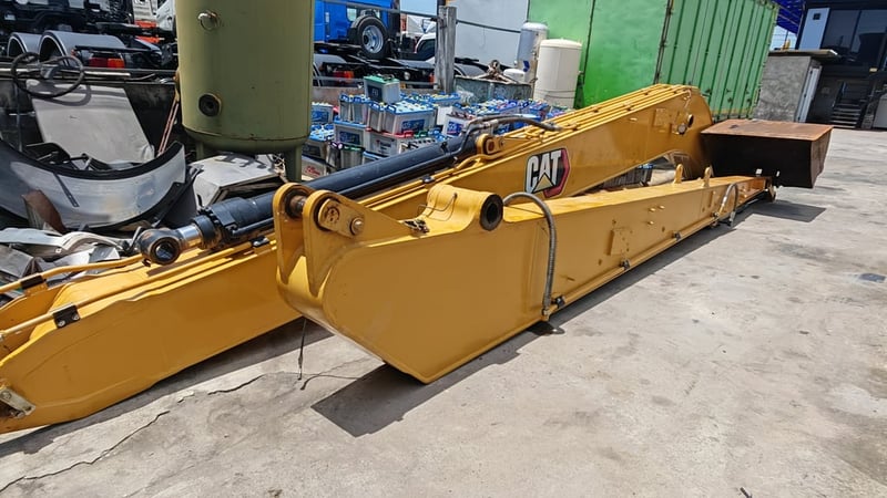 ชุดแขนยาว CAT 320D สภาพ 90 % แถมถ่วงน้ำหนักท้าย ชุดแขนยาว CAT 320D สภาพ 90 % แถมถ่วงน้ำหนักท้าย