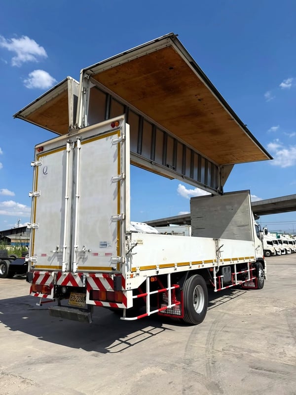 หกล้อตู้ปีกนก HINO VICTOR 240 แรงม้า ปี59 