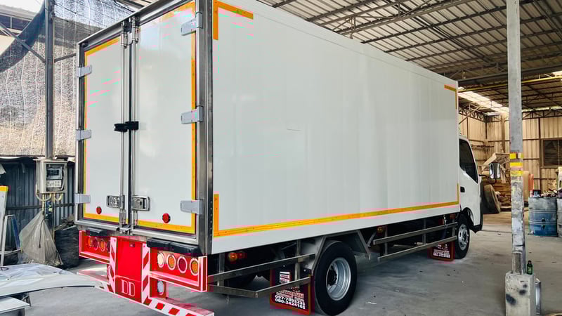 รถบรรทุกหกล้อตู้เย็นฮีโน่ 150 แรงสภาพพร้อมใช้งาน รถบรรทุกหกล้อตู้เย็นฮีโน่ 150 แรงสภาพพร้อมใช้งาน