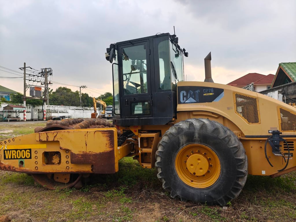 รถบดอัดล้อหนามชม.ทำงานน้อยมาก รถบดอัดล้อหนามชม.ทำงานน้อยมาก