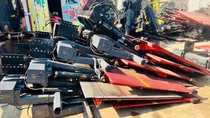 ลิฟท์ท้ายสภาพ 90% zepro ลิฟท์ท้าย 4 กระบอก