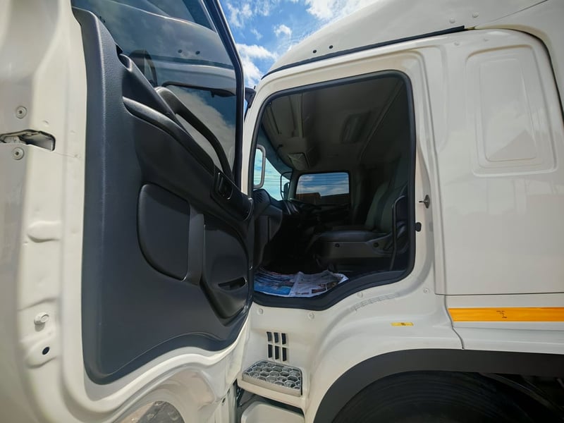 10ล้อฮีโน่วิคเตอร์ตู้เย็นแอร์ เทอร์โมคิงT1200R ยาว 7.8 ม. และ 9.6 ม. พร้อมลิฟท์ท้าย