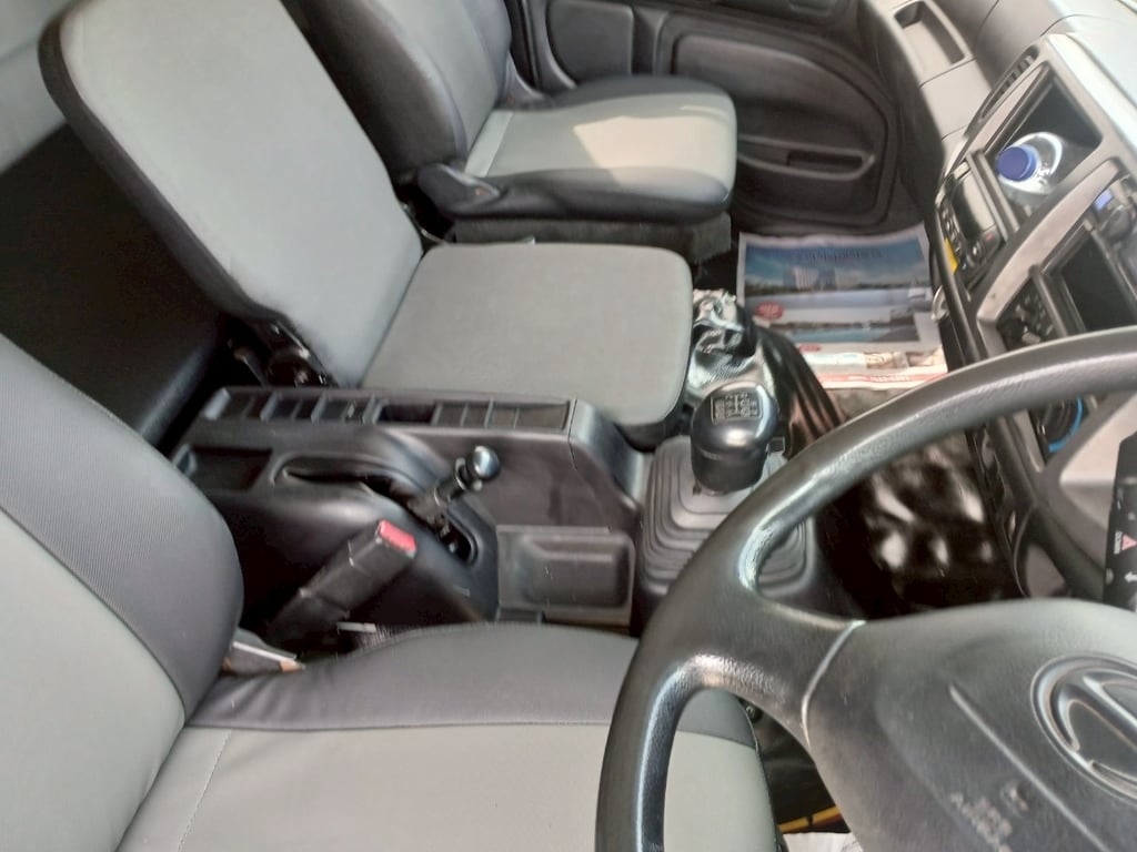 10ล้อตู้เย็น HINO VICTOR 240 แรงม้า ปี61