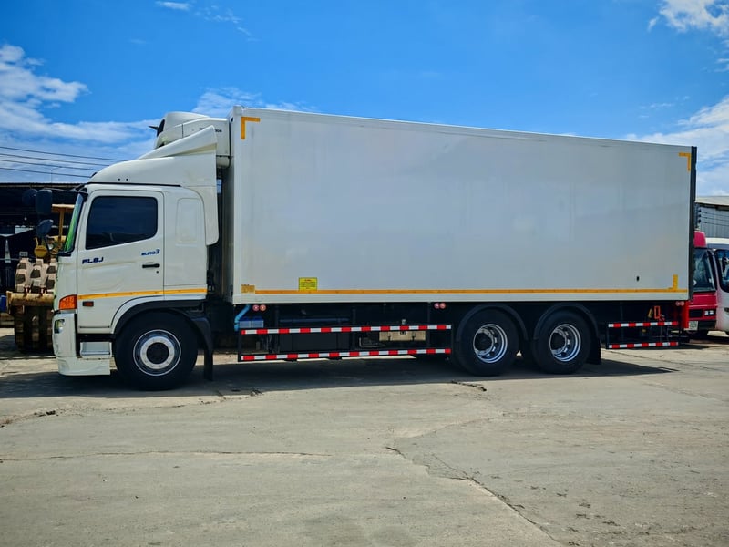 10ล้อฮีโน่วิคเตอร์ตู้เย็นแอร์ เทอร์โมคิงT1200R ยาว 7.8 ม. และ 9.6 ม. พร้อมลิฟท์ท้าย