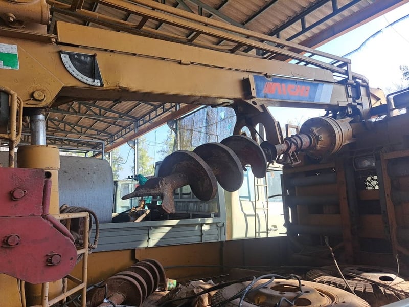 รถสว่านเจาะเสาไฟฟ้า ยี่ห้ออาชิ ขับเคลื่อน4ล้อ