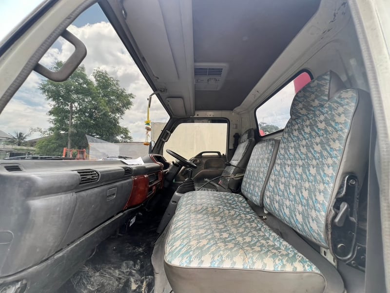 ISUZU NQR 175แรงม้า รถบรรทุก 6ล้อ กระบะเหล็กติดเครน ปี2009 ISUZU NQR 175แรงม้า รถบรรทุก 6ล้อ กระบะเหล็กติดเครน ปี2009