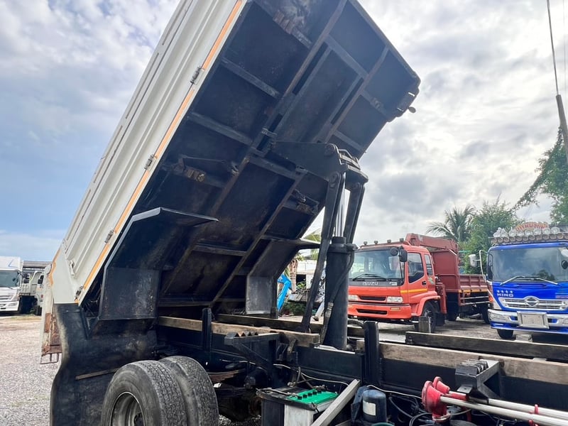 HINO FC 145แรงม้า รถบรรทุก 6ล้อ ดั้มพ์ ปี2004