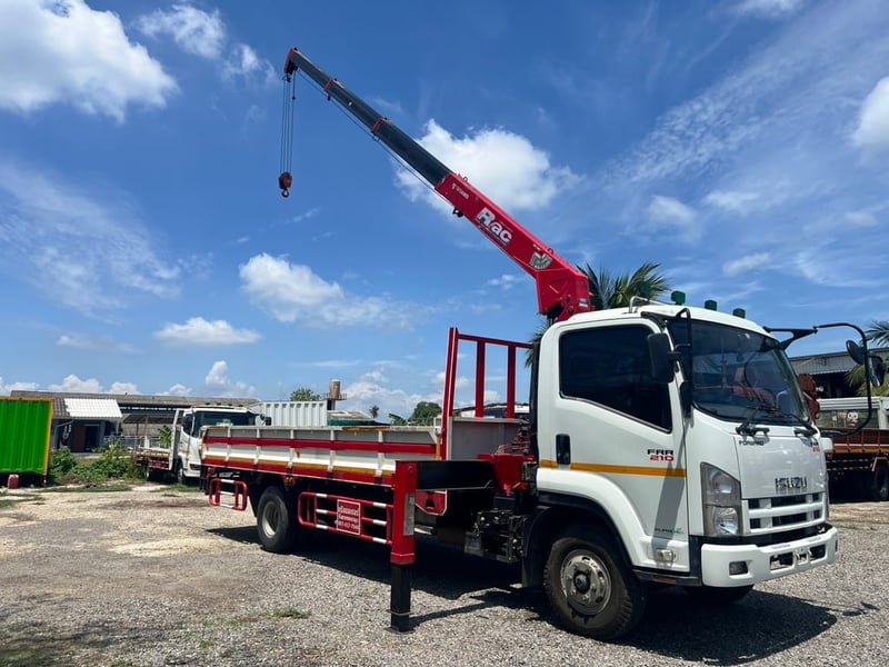 ISUZU FRR 210แรงม้า รถบรรทุก 6ล้อ กระบะเหล็กติดเครน ปี2016 ISUZU FRR 210แรงม้า รถบรรทุก 6ล้อ กระบะเหล็กติดเครน ปี2016