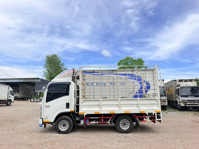ISUZU NLR 130แรงม้า รถบรรทุก 4ล้อ กระบะคอกสูง ปี2015 ISUZU NLR 130แรงม้า รถบรรทุก 4ล้อ กระบะคอกสูง ปี2015