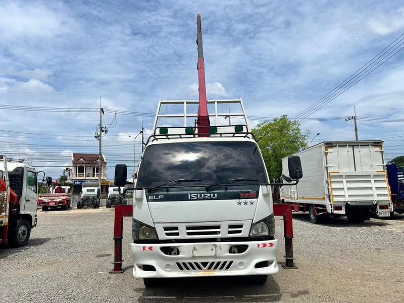 ISUZU NQR 175แรงม้า รถบรรทุก 6ล้อ กระบะเหล็กติดเครน ปี2009 ISUZU NQR 175แรงม้า รถบรรทุก 6ล้อ กระบะเหล็กติดเครน ปี2009