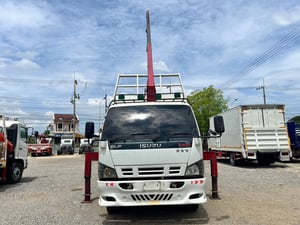 ISUZU NQR 175แรงม้า รถบรรทุก 6ล้อ กระบะเหล็กติดเครน ปี2009 ISUZU NQR 175แรงม้า รถบรรทุก 6ล้อ กระบะเหล็กติดเครน ปี2009