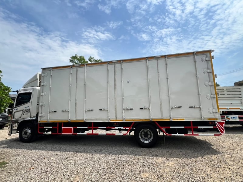 Hino mega 210 ปี62 ตู้ 10บาน 6.60เมตร Hino mega 210 ปี62 ตู้ 10บาน 6.60เมตร