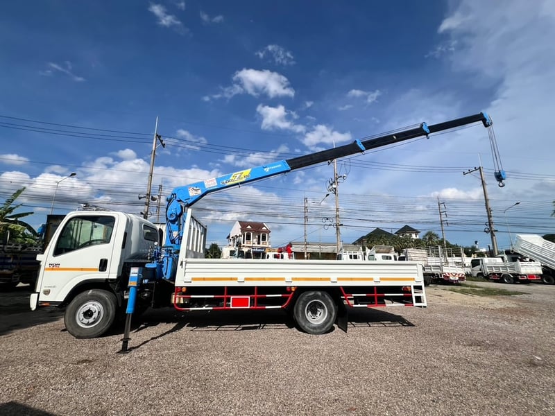 ISUZU NQR 175แรงม้า รถบรรทุก 6ล้อ กระบะเหล็กติดเครน ปี2014 ISUZU NQR 175แรงม้า รถบรรทุก 6ล้อ กระบะเหล็กติดเครน ปี2014