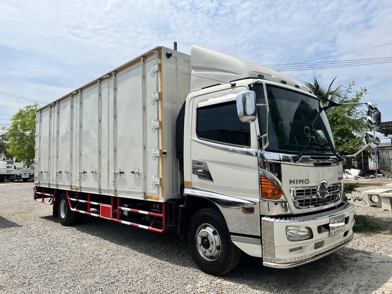 Hino mega 210 ปี62 ตู้ 10บาน 6.60เมตร Hino mega 210 ปี62 ตู้ 10บาน 6.60เมตร