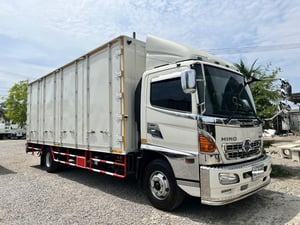 Hino mega 210 ปี62 ตู้ 10บาน 6.60เมตร Hino mega 210 ปี62 ตู้ 10บาน 6.60เมตร