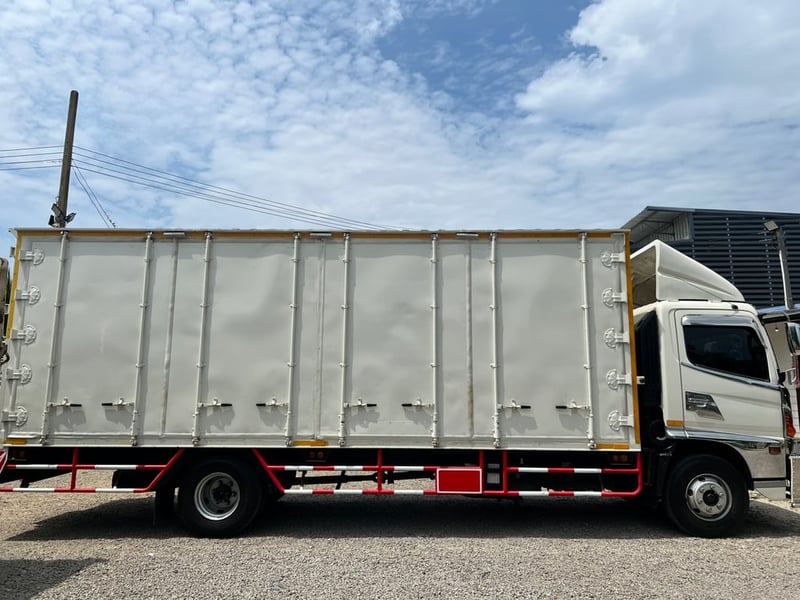 Hino mega 210 ปี62 ตู้ 10บาน 6.60เมตร Hino mega 210 ปี62 ตู้ 10บาน 6.60เมตร