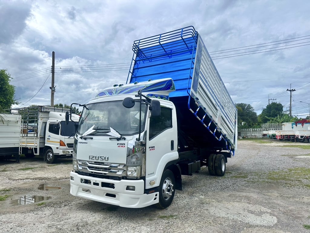 ISUZU FRR210 ปี58 ดัมพ์เกษตร 5.50 เมตร ISUZU FRR210 ปี58 ดัมพ์เกษตร 5.50 เมตร
