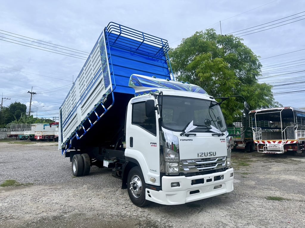 ISUZU FRR210 ปี58 ดัมพ์เกษตร 5.50 เมตร ISUZU FRR210 ปี58 ดัมพ์เกษตร 5.50 เมตร