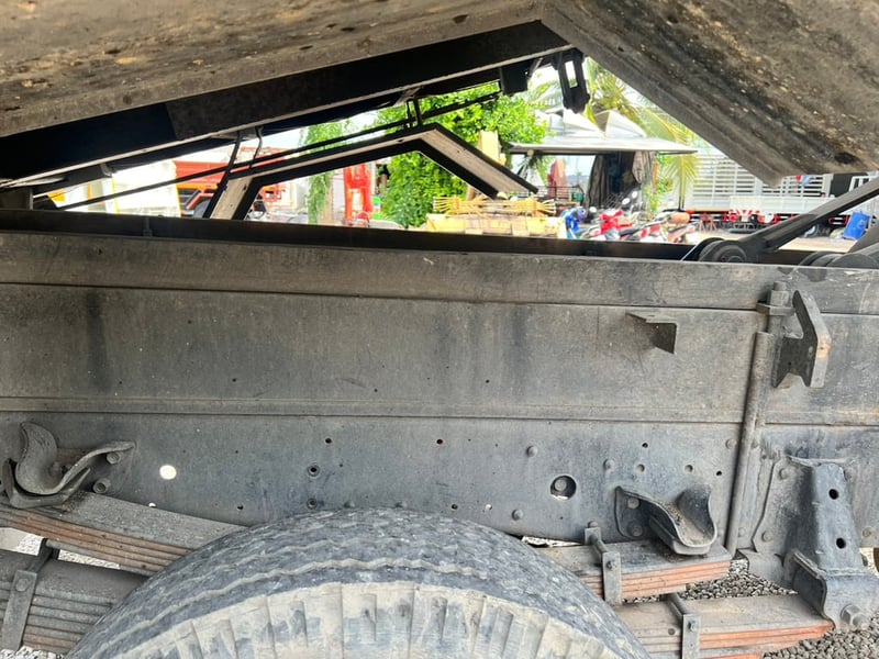 ISUZU NQR 175แรงม้า รถบรรทุก 6ล้อ กระบะเหล็กติดเครน ปี2009 ISUZU NQR 175แรงม้า รถบรรทุก 6ล้อ กระบะเหล็กติดเครน ปี2009