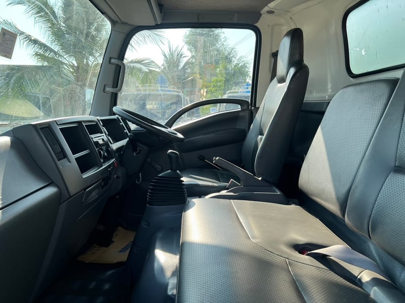 ISUZU NQR175 ปี57