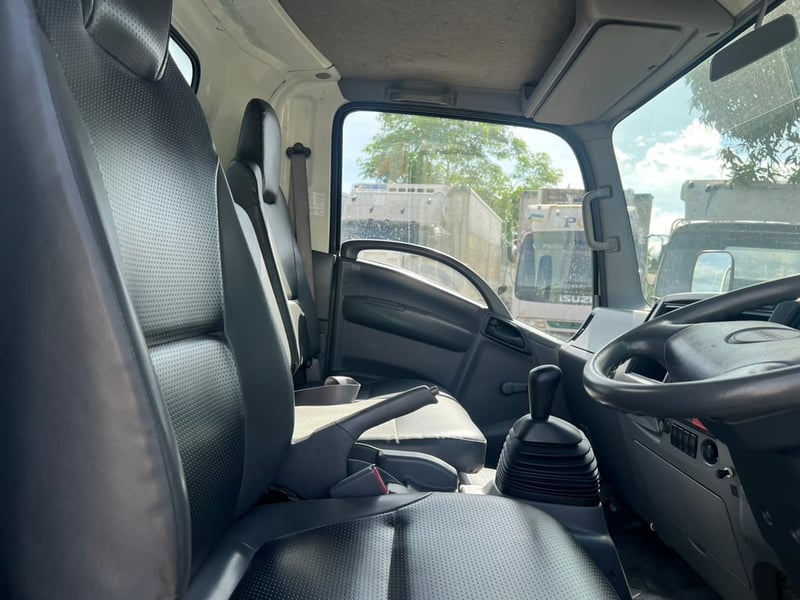ISUZU NQR 175แรงม้า รถบรรทุก 6ล้อ กระบะเหล็กติดเครน ปี2014 ISUZU NQR 175แรงม้า รถบรรทุก 6ล้อ กระบะเหล็กติดเครน ปี2014