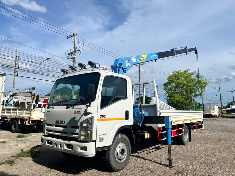 ISUZU NQR 175แรงม้า รถบรรทุก 6ล้อ กระบะเหล็กติดเครน ปี2014 ISUZU NQR 175แรงม้า รถบรรทุก 6ล้อ กระบะเหล็กติดเครน ปี2014