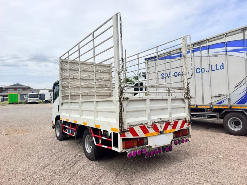 ISUZU NLR 130แรงม้า รถบรรทุก 4ล้อ กระบะคอกสูง ปี2015 ISUZU NLR 130แรงม้า รถบรรทุก 4ล้อ กระบะคอกสูง ปี2015