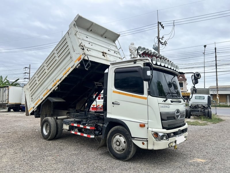 HINO FC 210แรงม้า รถบรรทุก 6ล้อ ดั้มพ์ ปี2021