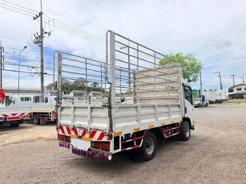ISUZU NLR 130แรงม้า รถบรรทุก 4ล้อ กระบะคอกสูง ปี2015 ISUZU NLR 130แรงม้า รถบรรทุก 4ล้อ กระบะคอกสูง ปี2015