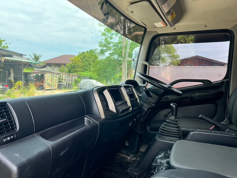 Hino mega 210 ปี62 ตู้ 10บาน 6.60เมตร Hino mega 210 ปี62 ตู้ 10บาน 6.60เมตร