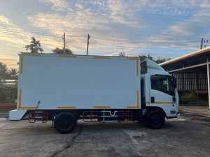 ISUZU NMR 130แรงม้า รถบรรทุก 6ล้อ ตู้แห้ง ปี2010 เลขไมล์ 156,950 กม. ISUZU NMR 130แรงม้า รถบรรทุก 6ล้อ ตู้แห้ง ปี2010 เลขไมล์ 156,950 กม.
