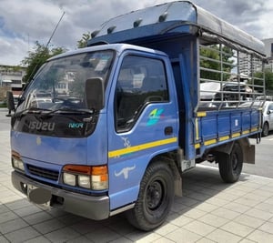 ISUZU NKR55E12 4สูบ 100แรงม้า รถบรรทุก 4ล้อ กระบะคอกสูงมีหลังคา ปี2002
