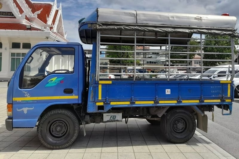 ISUZU NKR55E12 4สูบ 100แรงม้า รถบรรทุก 4ล้อ กระบะคอกสูงมีหลังคา ปี2002