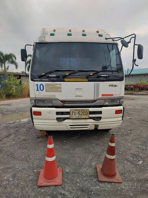 NISSAN UD PKB 216แรงม้า รถบรรทุก หัวลาก 10ล้อ หัวลาก เฉพาะหัว ปี2009 เลขไมล์น้อยกว่า 100,000 กม.