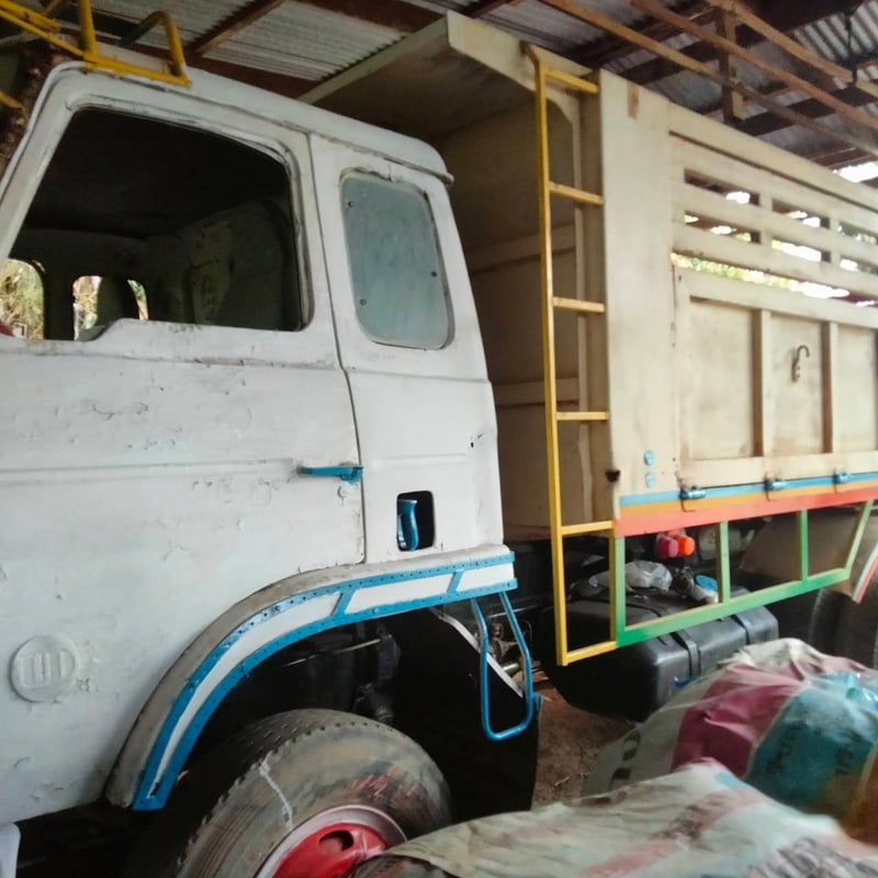 ขายรถ 10 ล้อดั้ม NISSAN เครื่องดี สภาพสวย