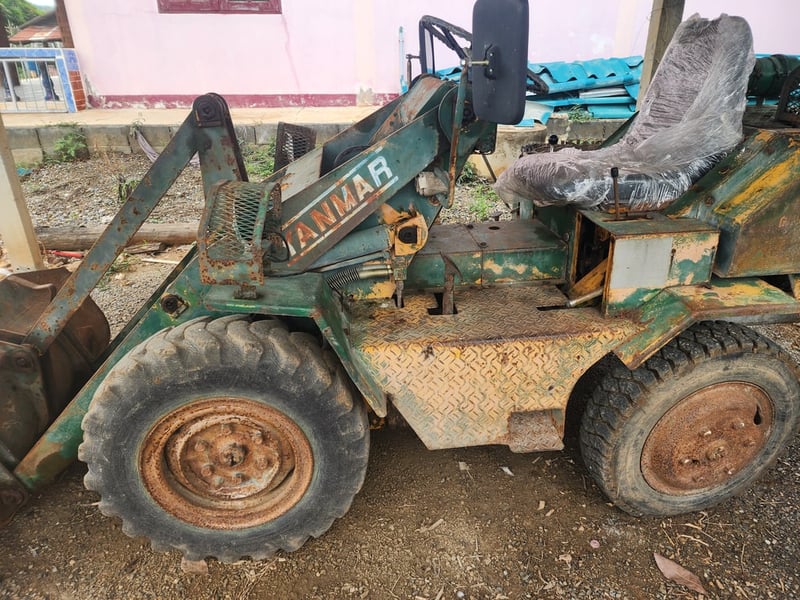 YANMAR รถตักเล็กล้อยาง YANMAR รถตักเล็กล้อยาง