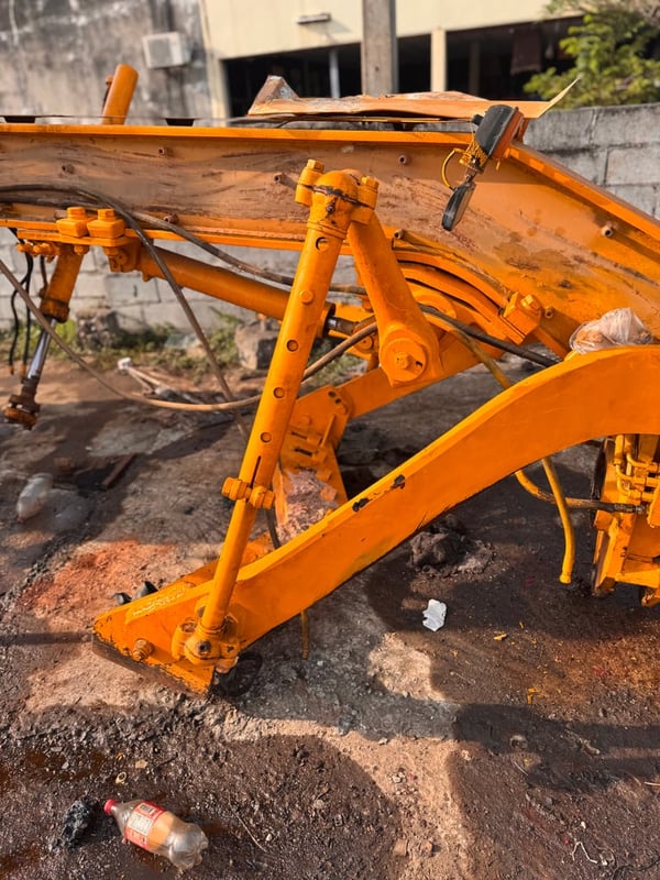 แยกอะไหล่ รถเกรด 140G72v แยกอะไหล่ รถเกรด 140G72v