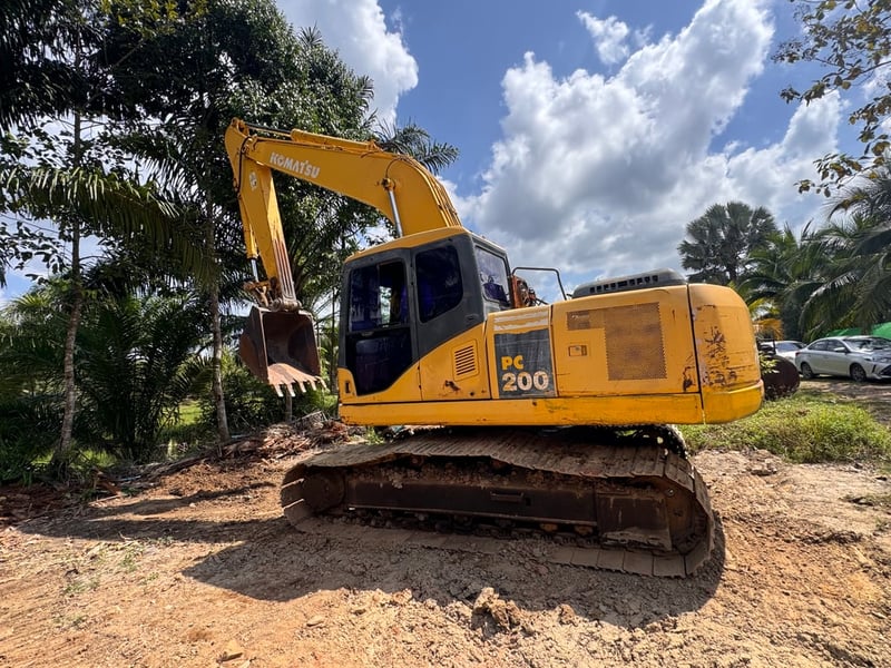 รถแบคโฮ KOMATSU PC200-7 