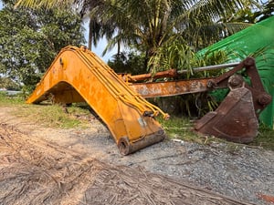 ชุดบูมยาวKOMATSU PC200-8 ยาว 16 เมตร สภาพดีครับ