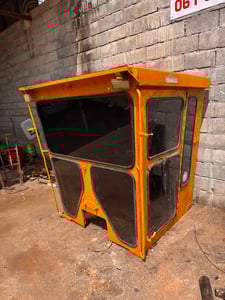 ตู้เก๋งรถเกรด CAT140G มือสอง 